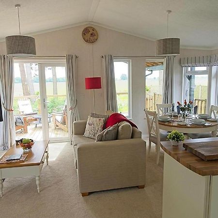 Hollicarrs - Wildflower Lodge ยอร์ค ภายนอก รูปภาพ
