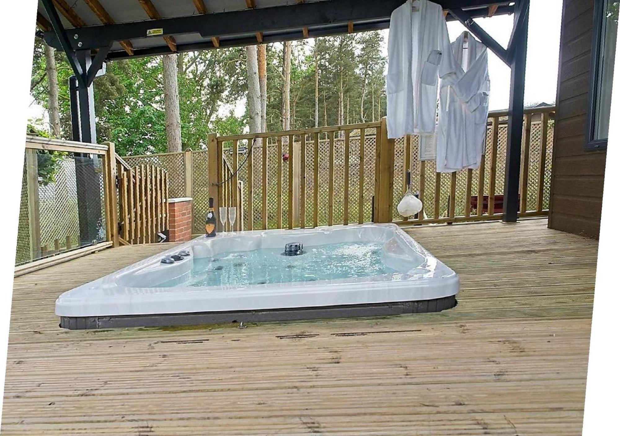 Hollicarrs - Wildflower Lodge ยอร์ค ภายนอก รูปภาพ